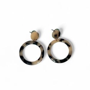 Resin tortoise shell hoop drop earrings